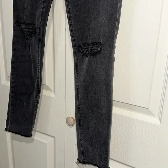 MADEWELL faded black jeans with rips - 9 in mid rise - size 28 - Picture 3 of 7